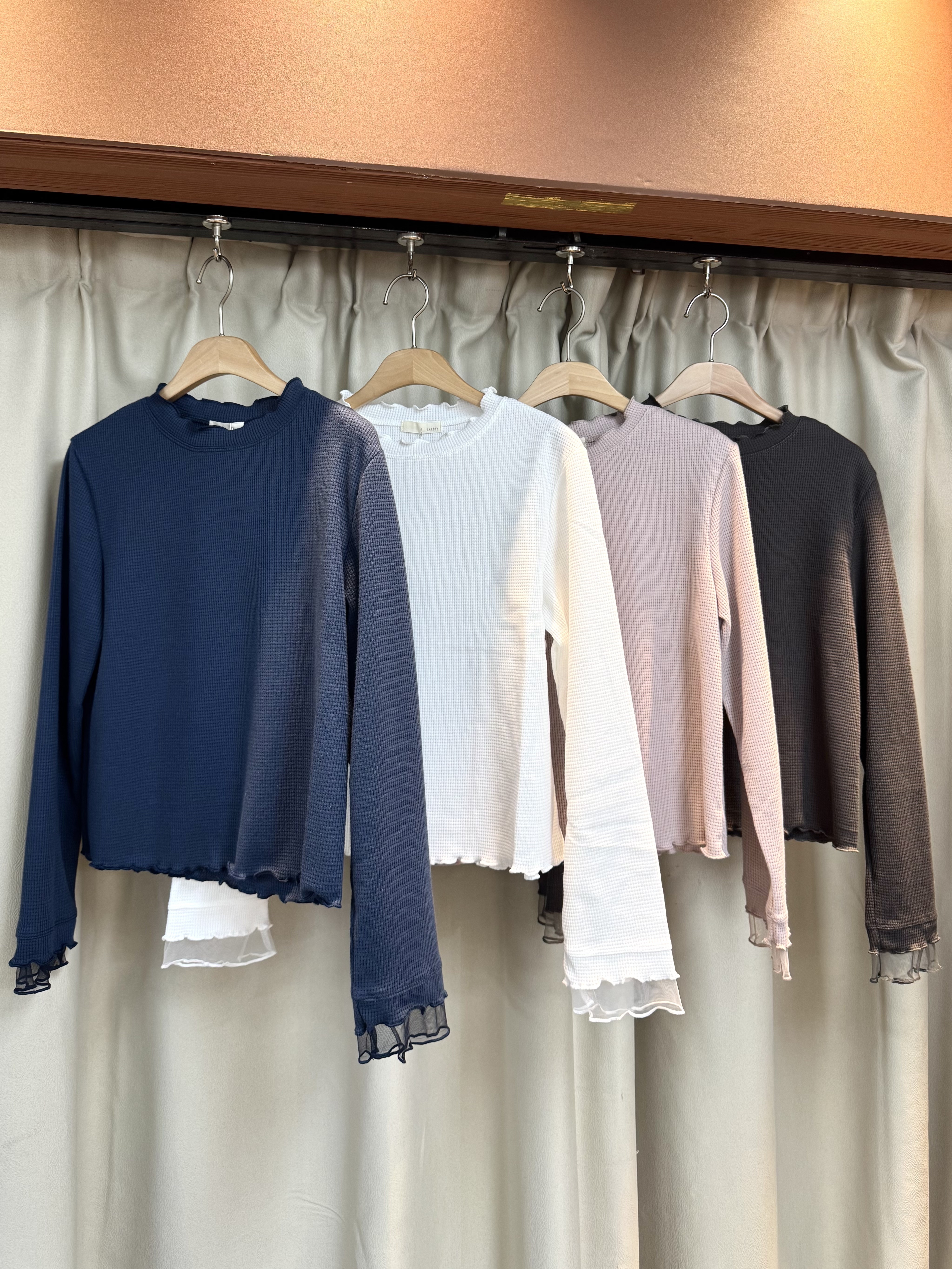 【早鳥價減$30✨】窩夫格Lace袖邊薄身Top