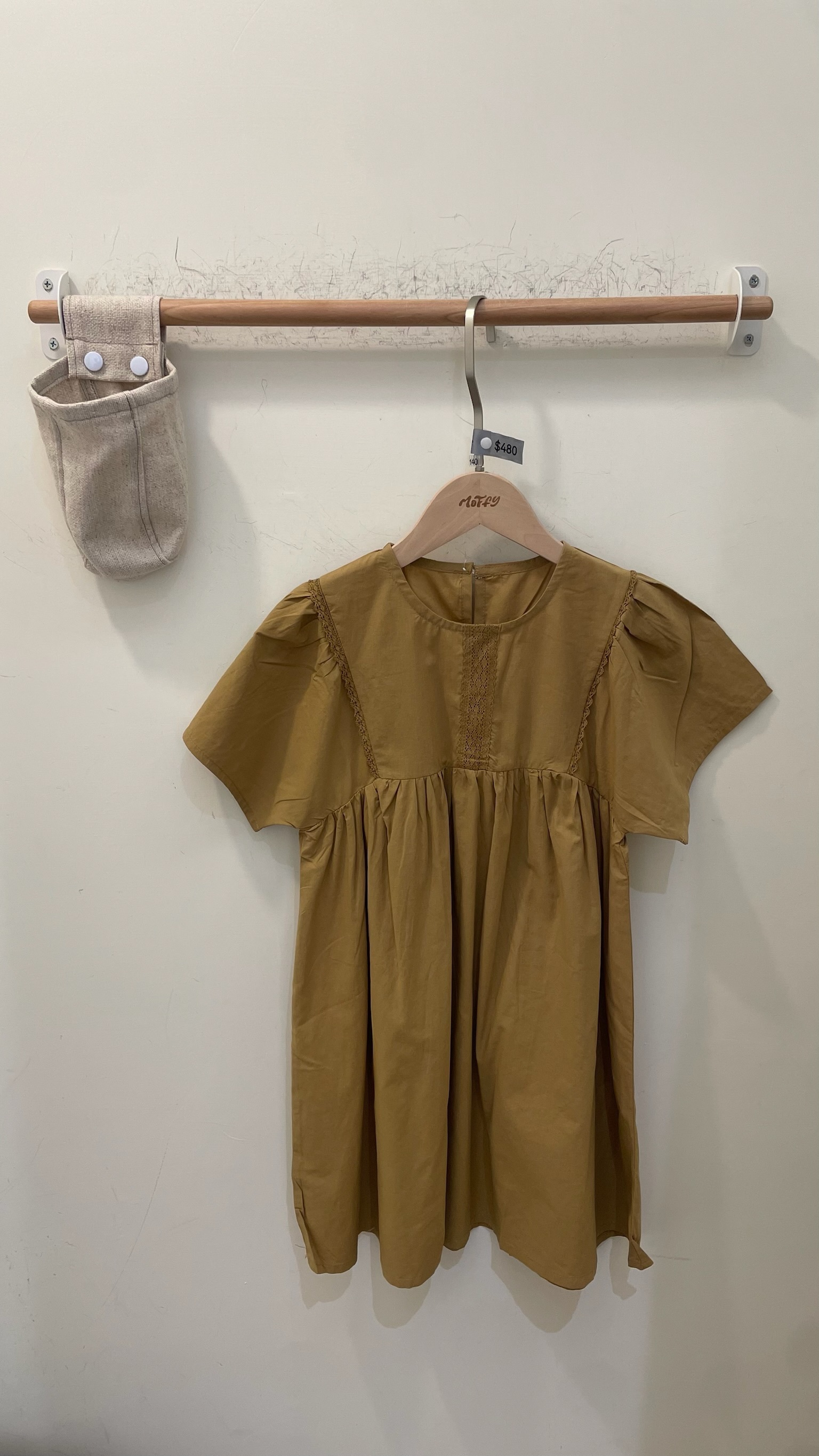 小芥末刺繡洋裝