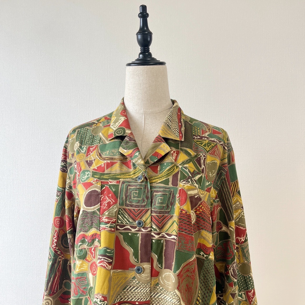 墨綠色隨性藝術圖案古著上衣