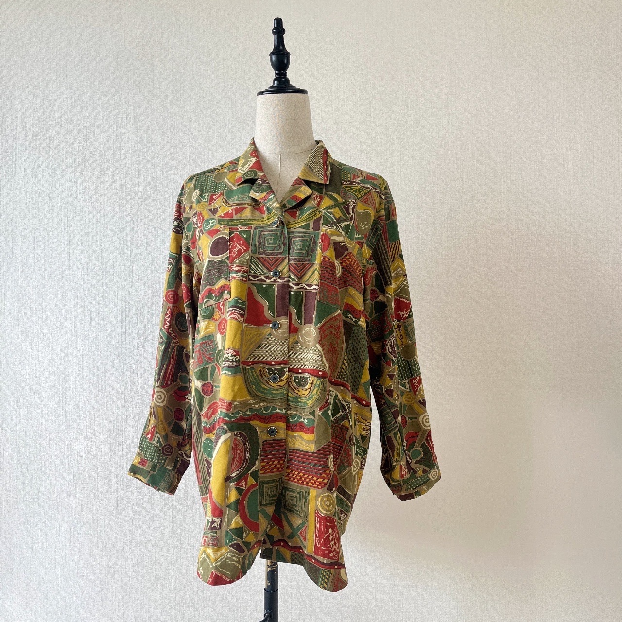 墨綠色隨性藝術圖案古著上衣