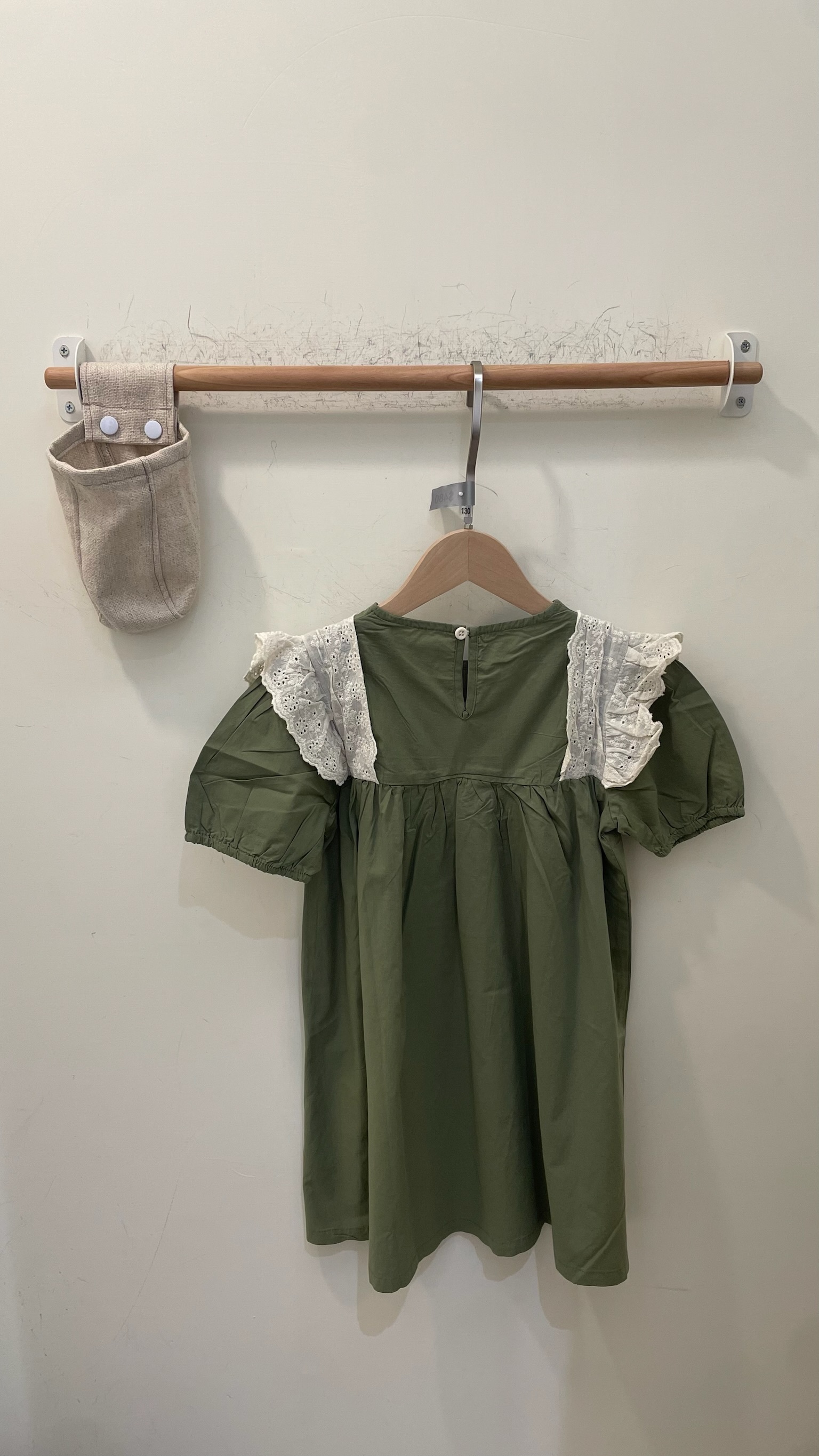 小橄欖蕾絲洋裝