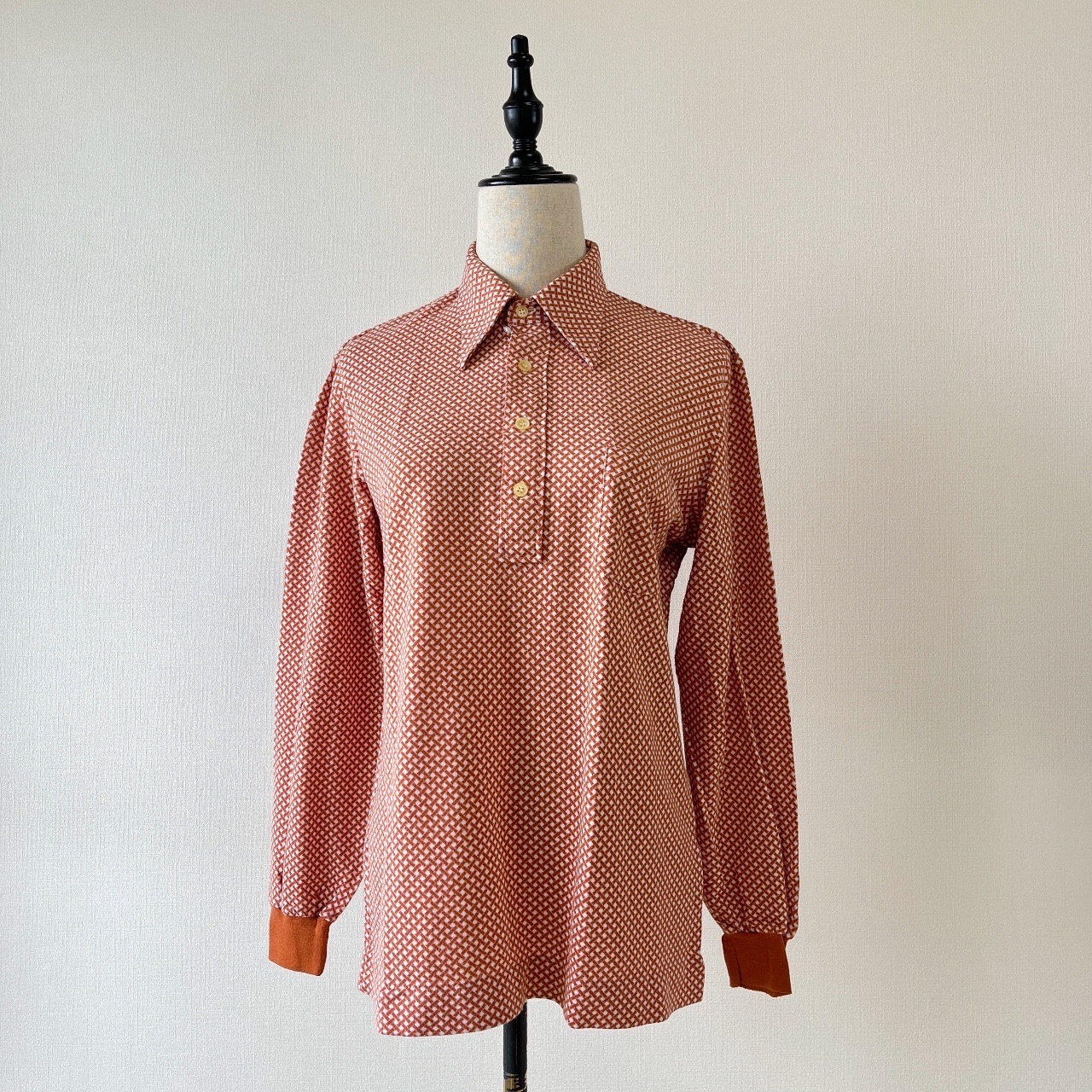 橙色菱形格紋針織Polo上衣