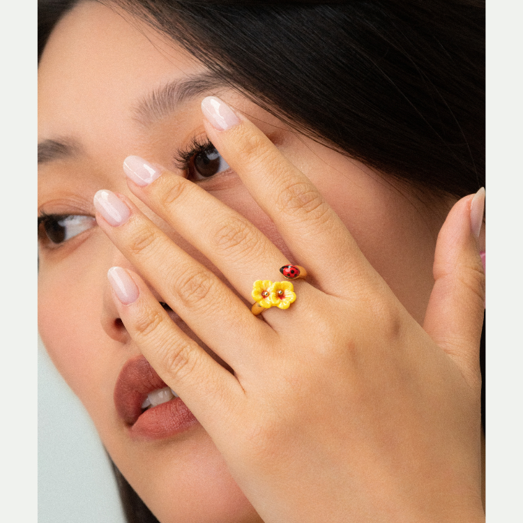 黃扶桑花與瓢蟲瓷戒指