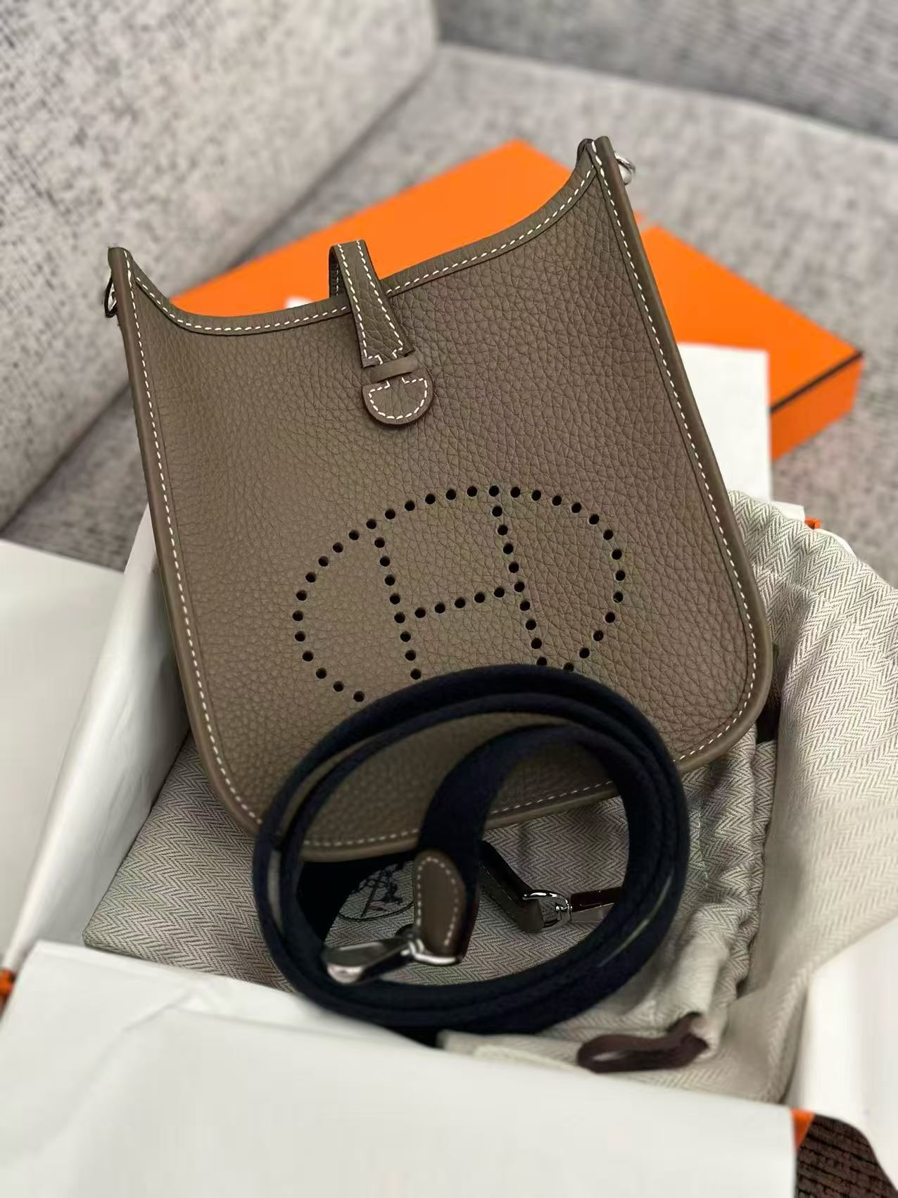 1YK0312-035 [HERMES] Mini Evelyne 大象灰藍帶銀扣 K Stamp/TC (BR)