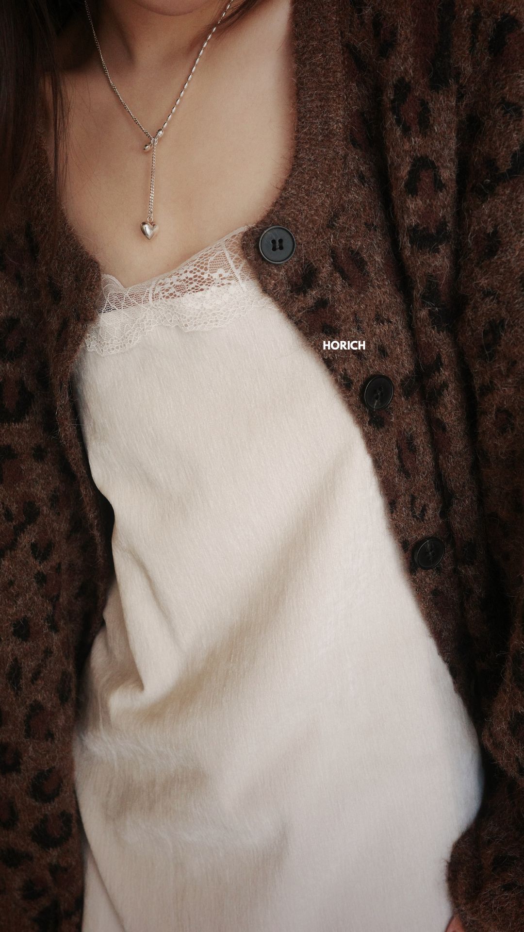 𝗠𝗮𝗿.𝟭𝟭-157123 細肩蕾絲拼接疊穿上衣(2色) /灰、杏