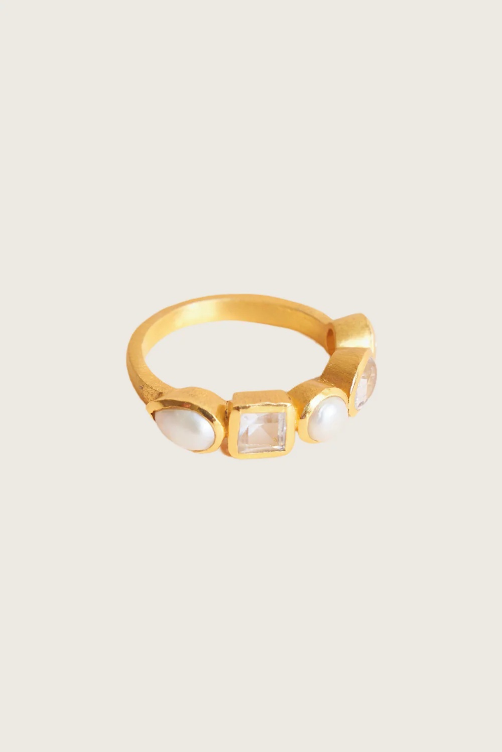 Shan Shan Ring Jasni  82.02.4068.70.07 (White Pearl / Clear Quartz)