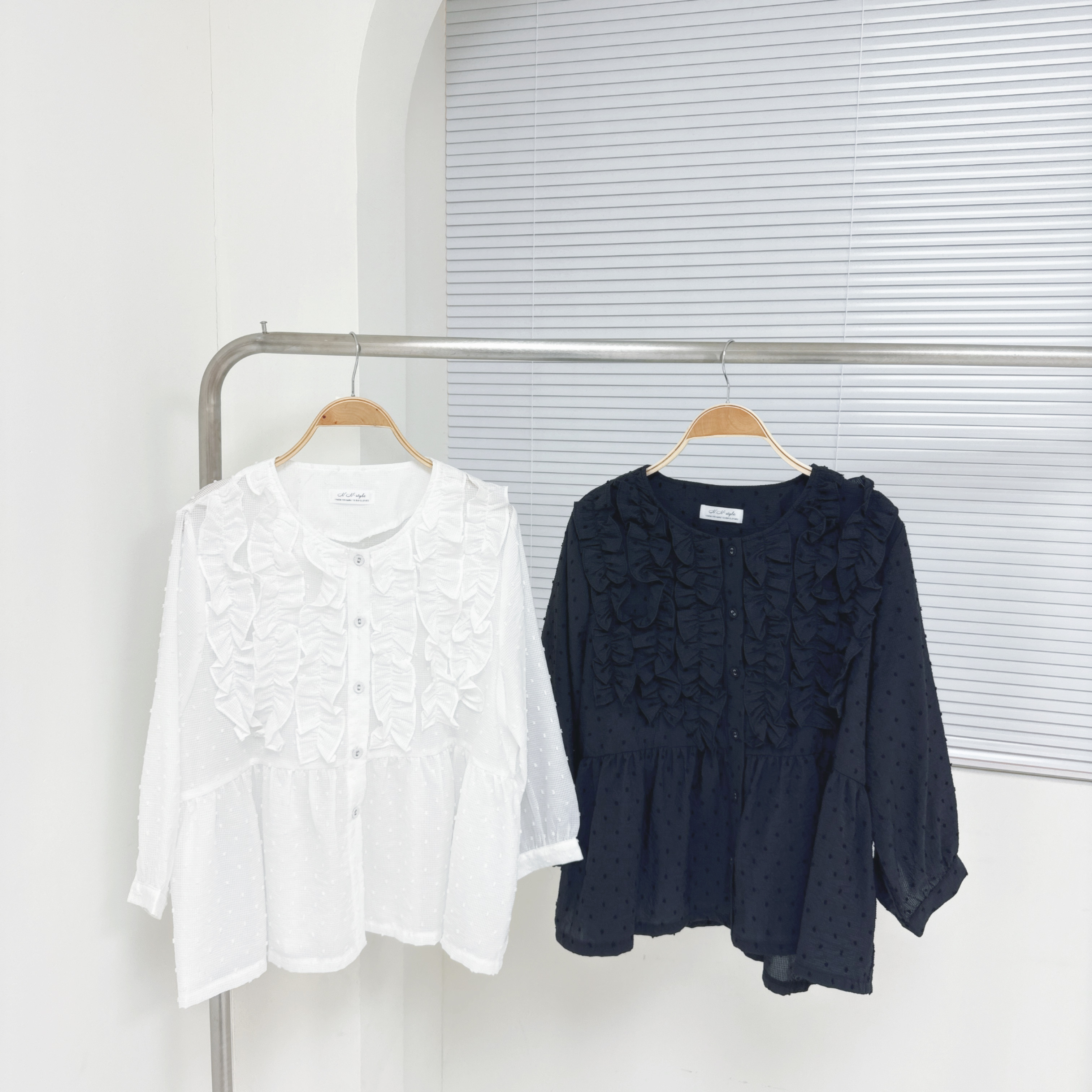 【廠家制】暗紋波點Ruffle長袖娃娃TOP (A11-A12)