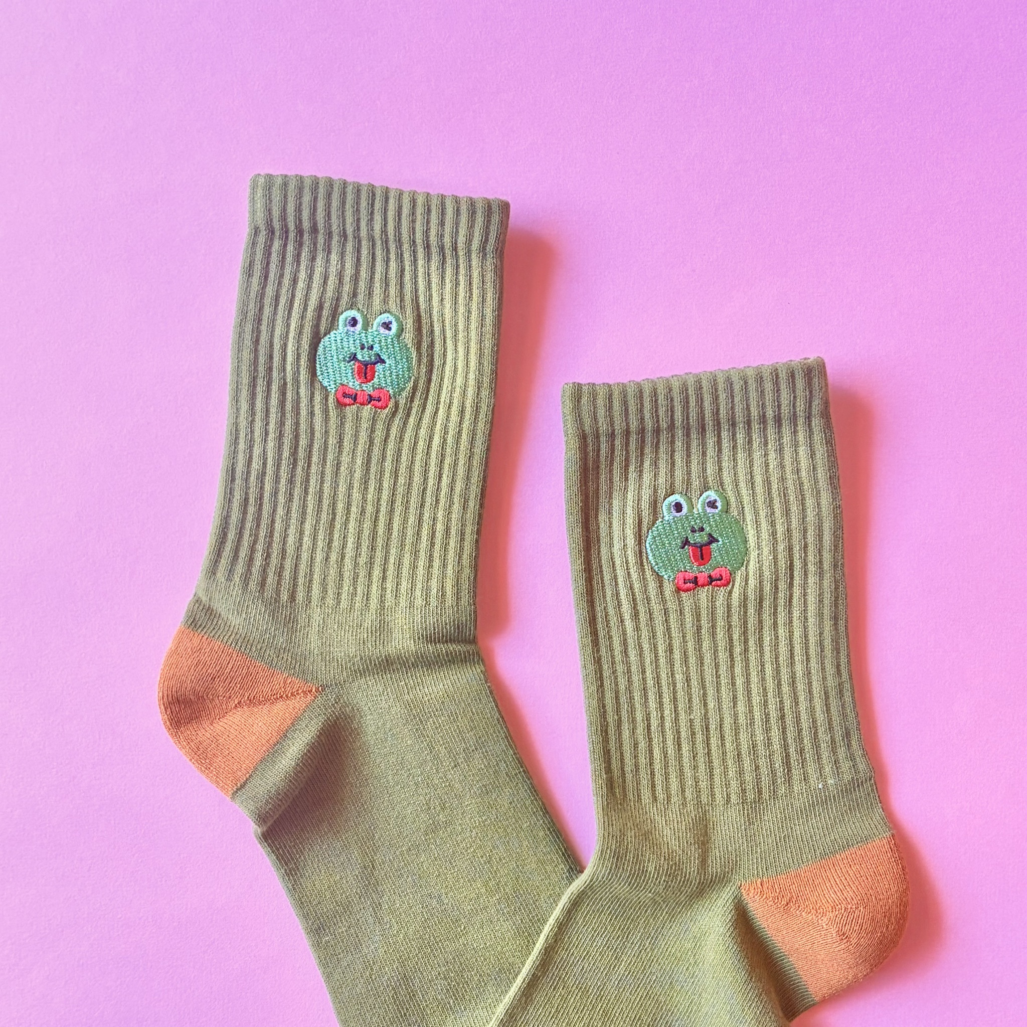 小呱/青蛙電繡素襪