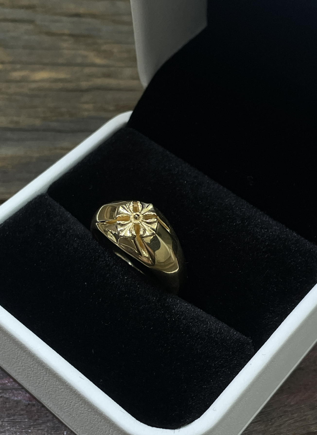 K18 Iron Raven Cross Ring