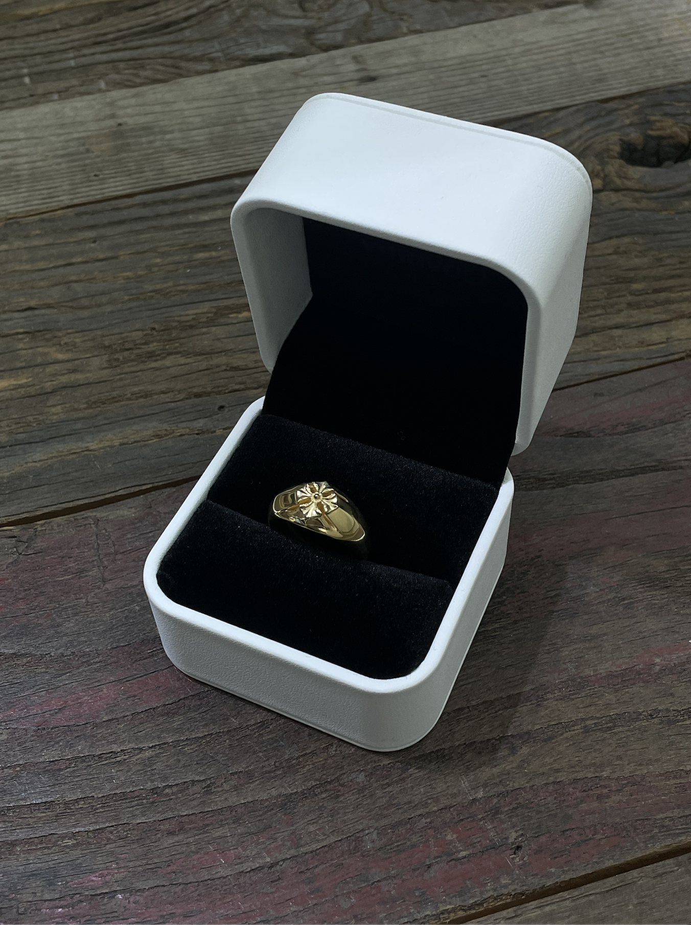 K18 Iron Raven Cross Ring