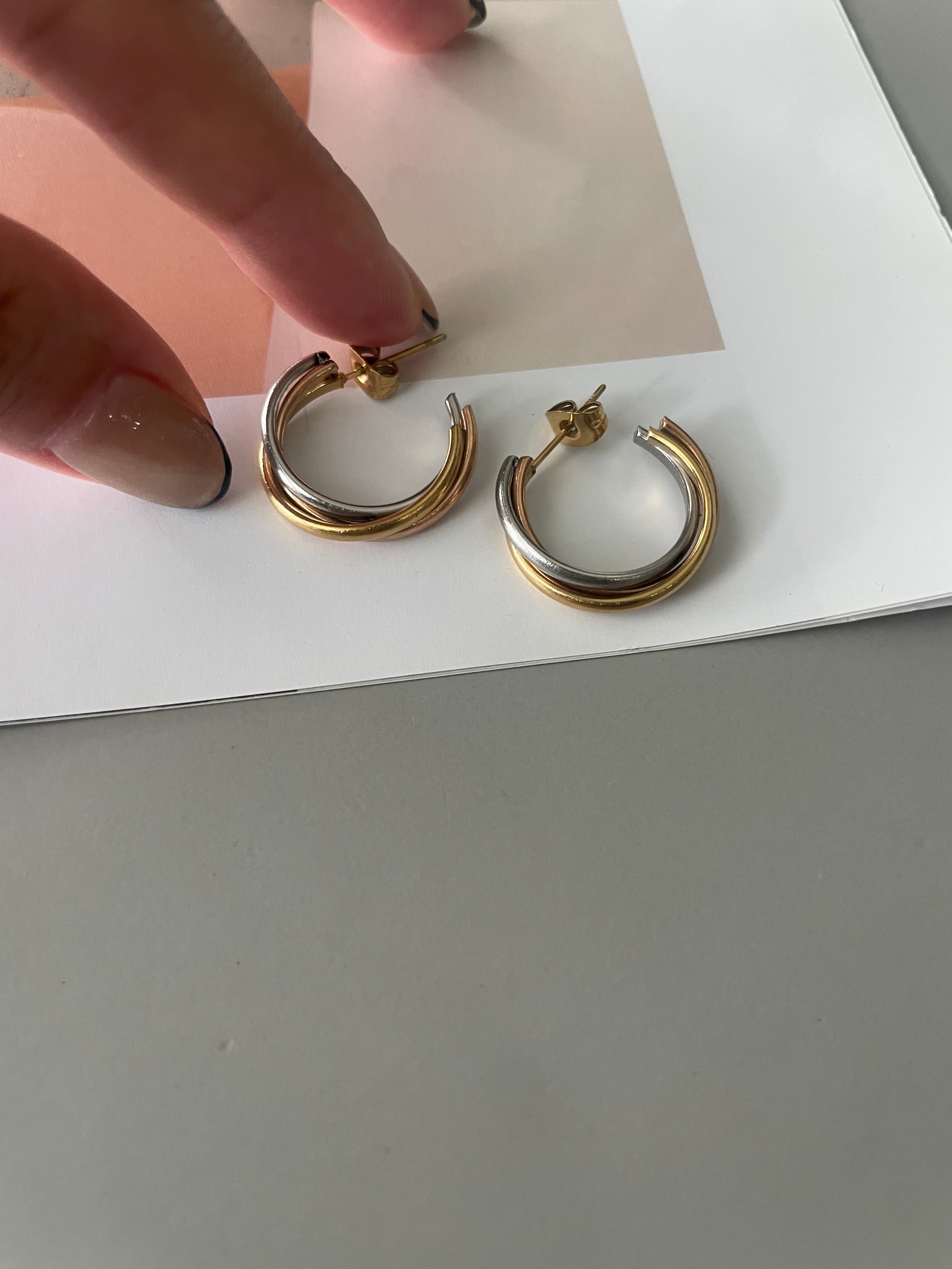 multicolor curve hoop pierce