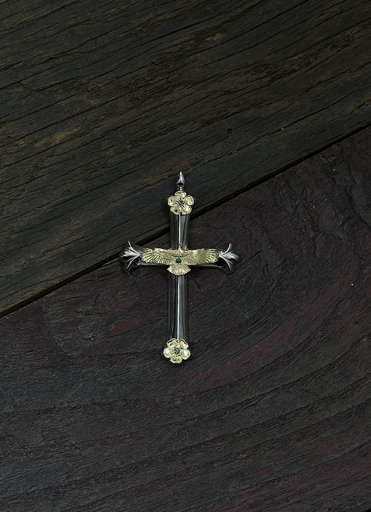 K18 Eg-05 w/ Emerald Cross / 點金花w/Emerald x2/ 背點金花w/Emerald