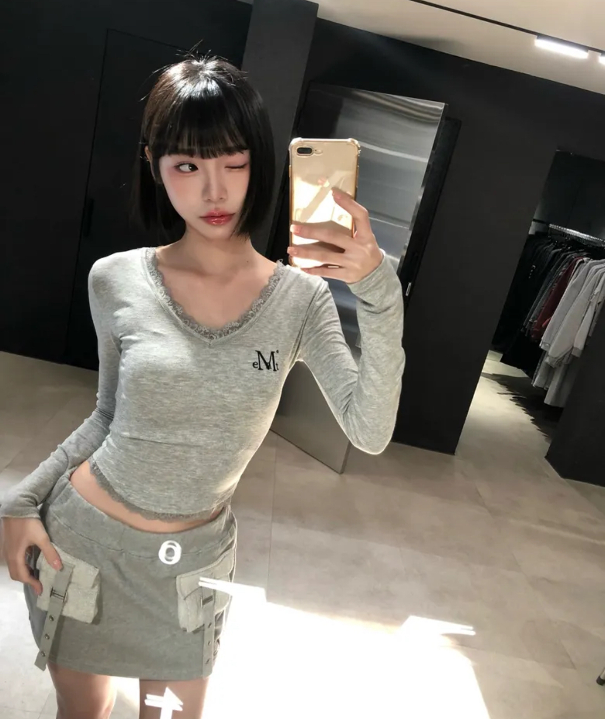 本週限時接單!!  韓國🇰🇷連線 MUCENT V領蕾絲邊薄長袖 合身 短版 3色(任買兩件7-11免運)/預購