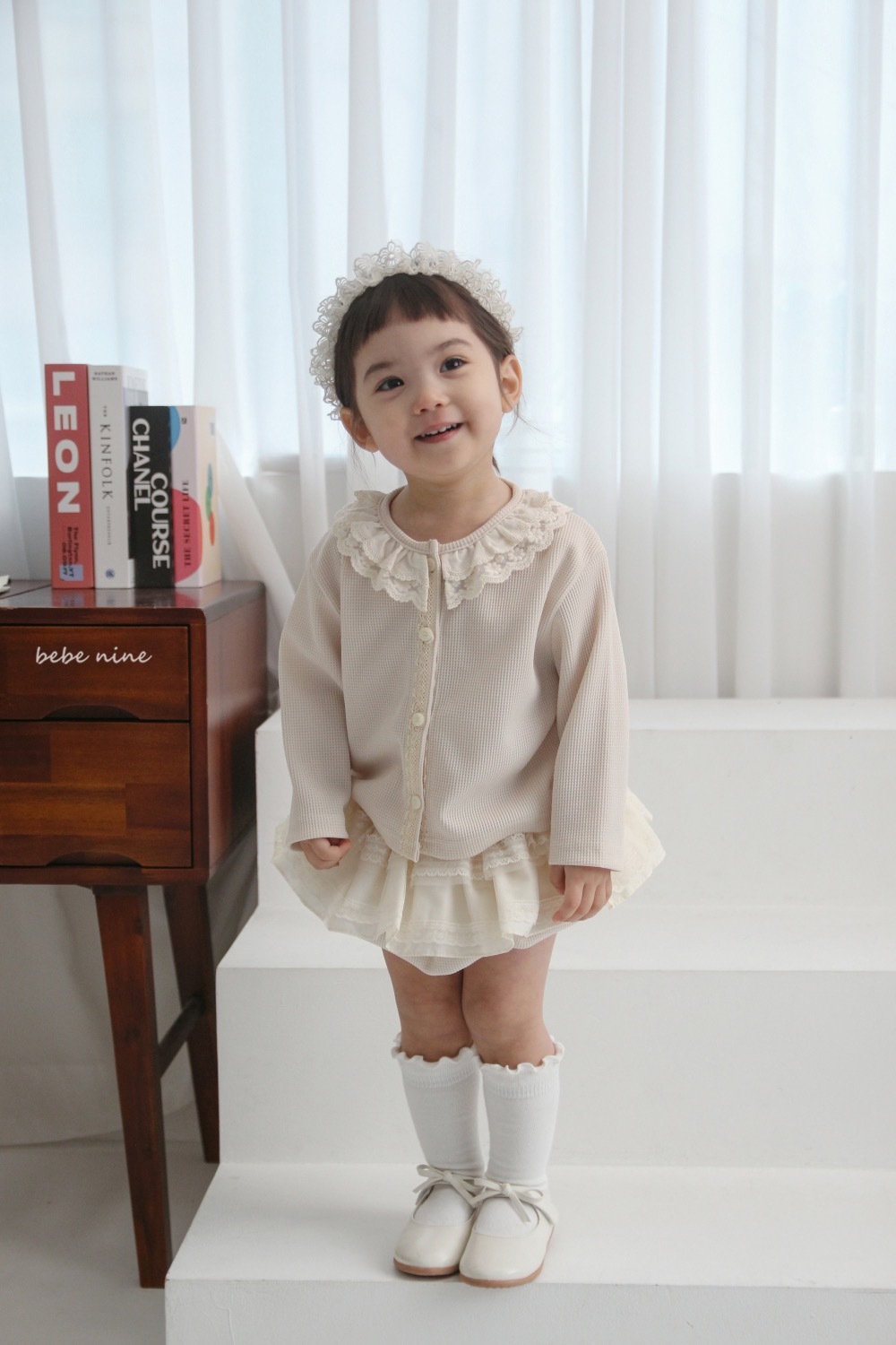 Bebe nine 蕾絲滾邊領開衫 / 2色