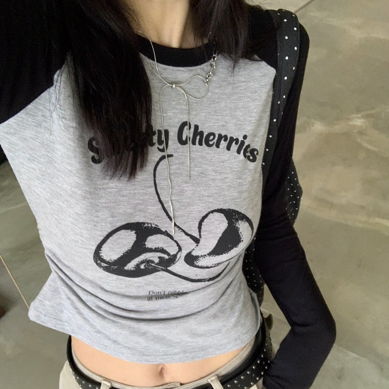 ISA_Sweety Cherries 美式撞色袖側抓皺上衣_62012