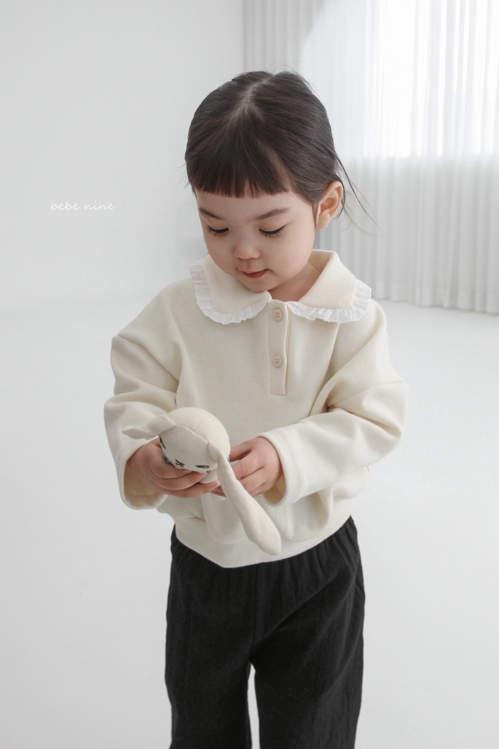 Bebe nine 荷葉滾邊領大學 tee / 3色