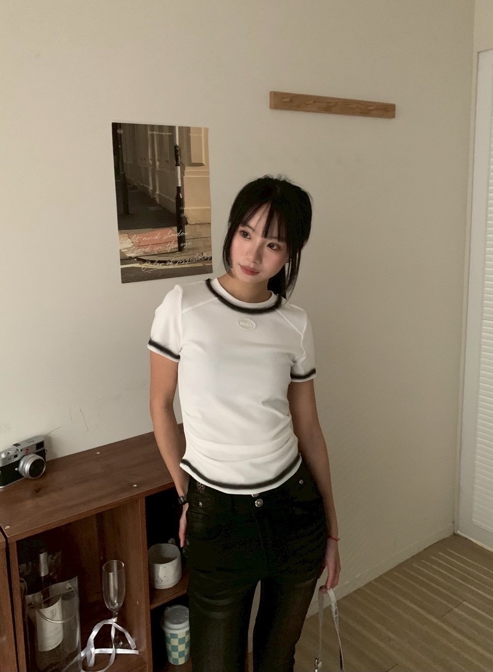 A90現貨描黑邊側抓皺短袖上衣