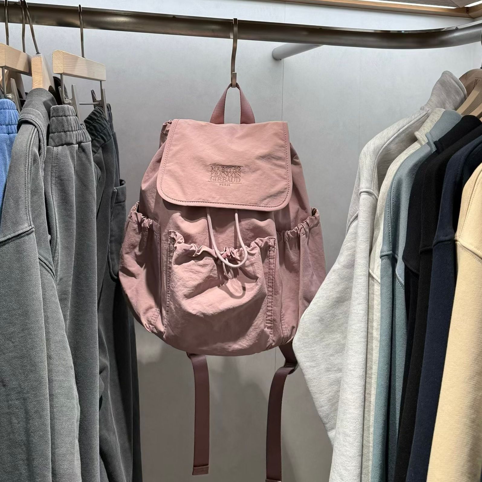 【MFG】CLASSIC LOGO STOPPER POCKET BACKPACK (G51-G53)