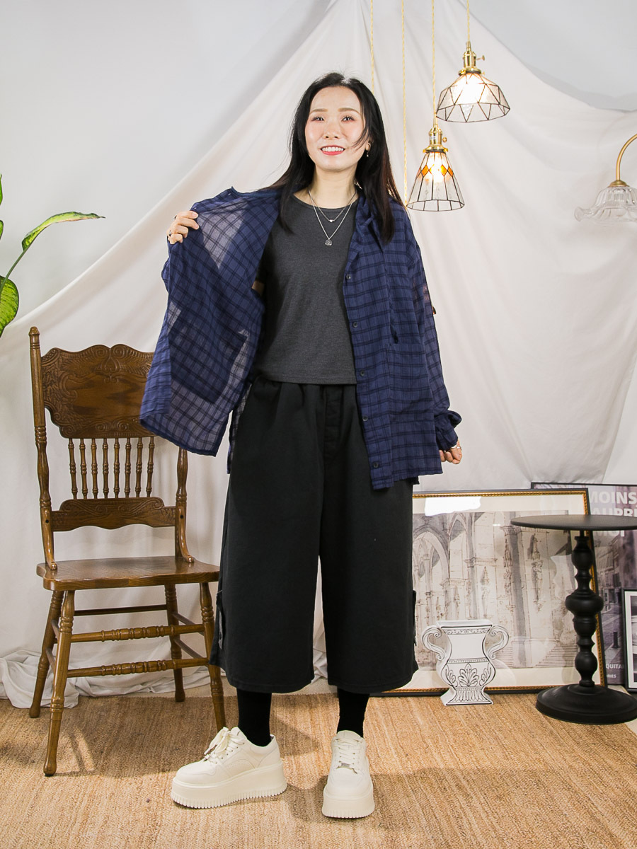 全開胸扣鈕．有帽．格仔麻棉料TOP