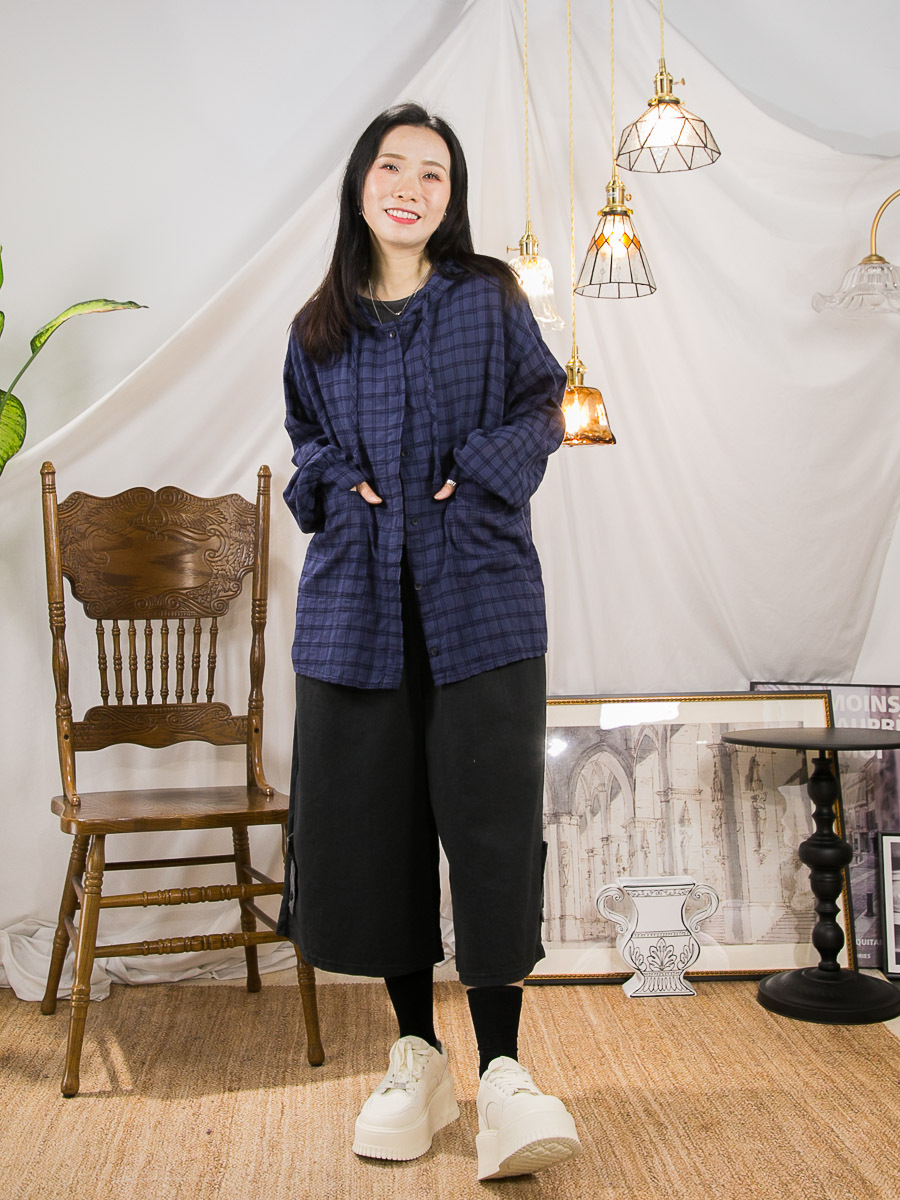 全開胸扣鈕．有帽．格仔麻棉料TOP