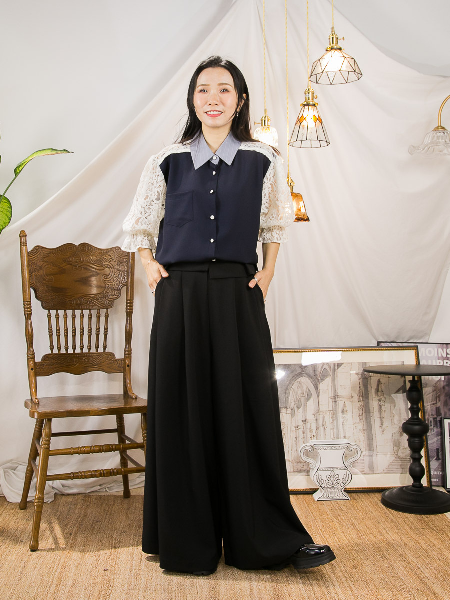 全開胸扣鈕．手袖 膊位LACE．反領位拼色．滑滑料TOP