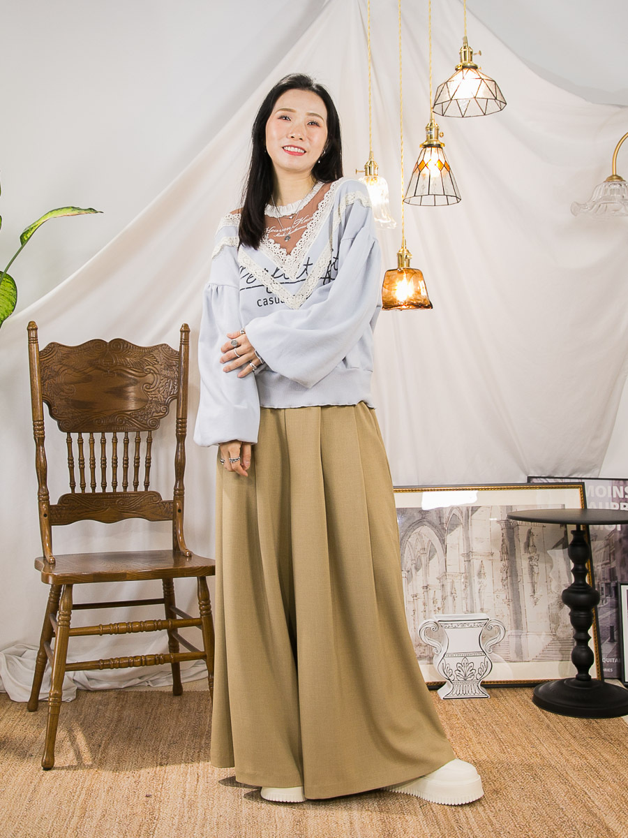 胸位兩行LACE．英文字刺繡．拼色衛衣料TOP