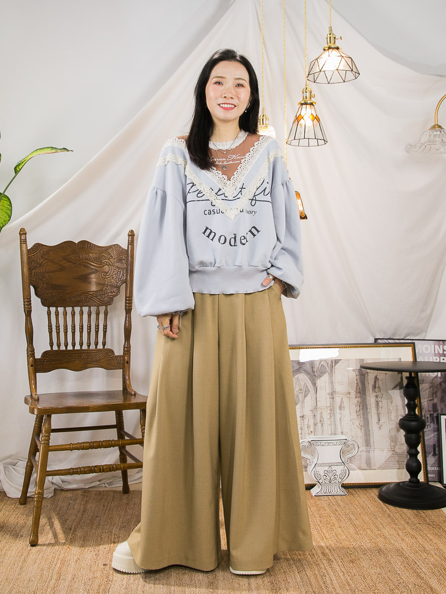 胸位兩行LACE．英文字刺繡．拼色衛衣料TOP