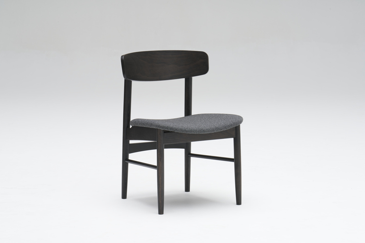 T Chair 燻黑色餐椅