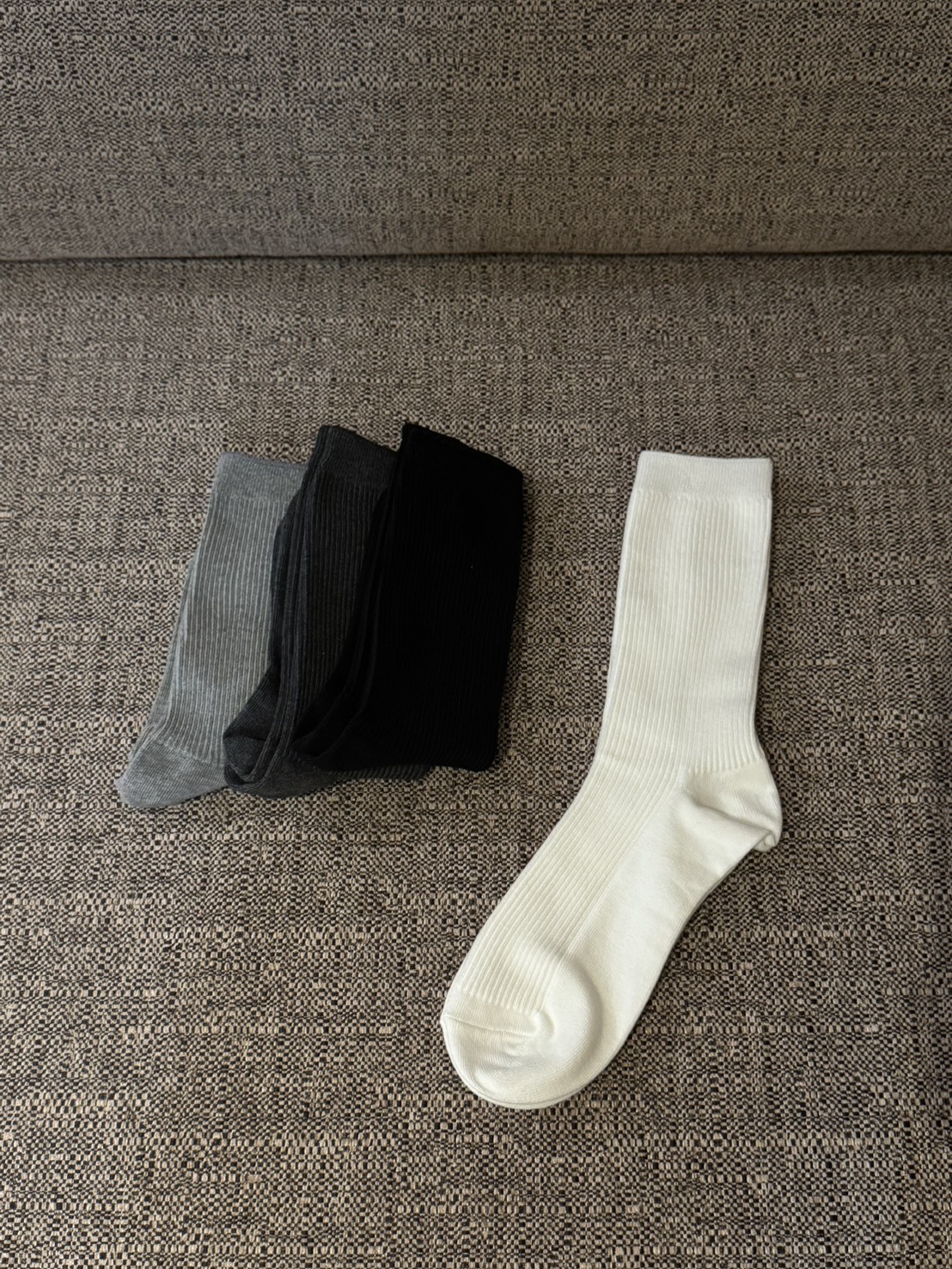 L08 直條紋襪 (黑/白/淺灰/深灰)