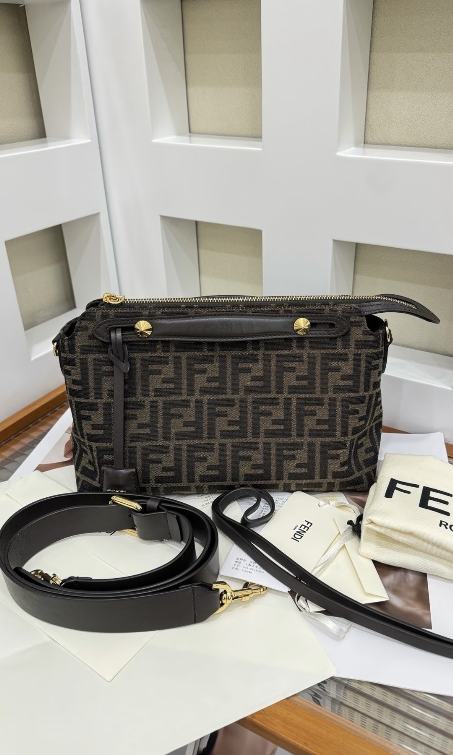 Fendi By The Way Soft 中號單肩包 棕色