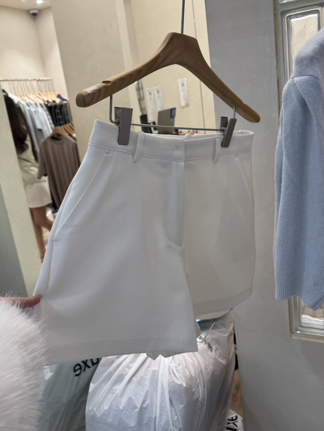 L17 簡約短褲S/M(黑/白)