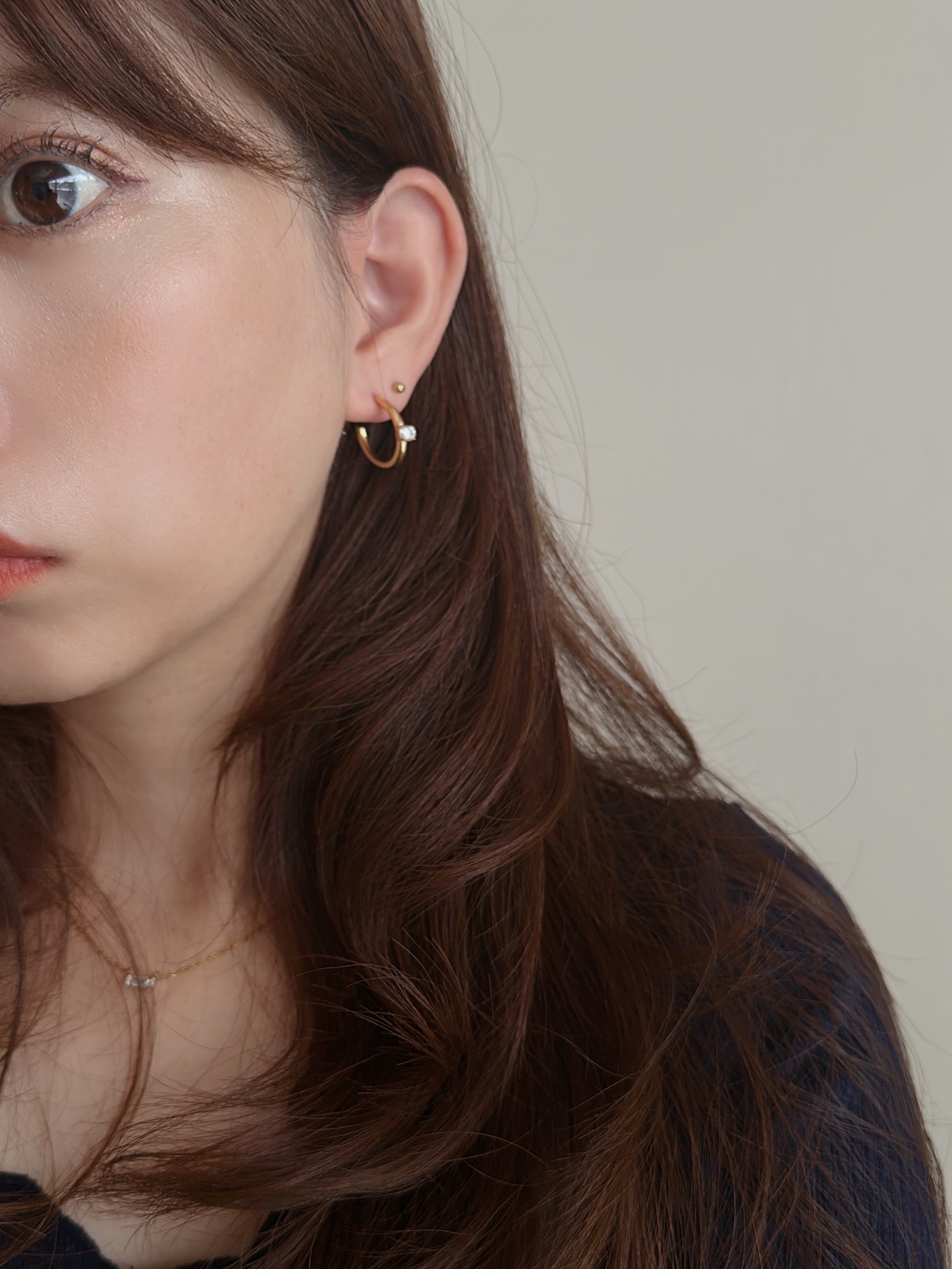 SS one stone C hoop pierce