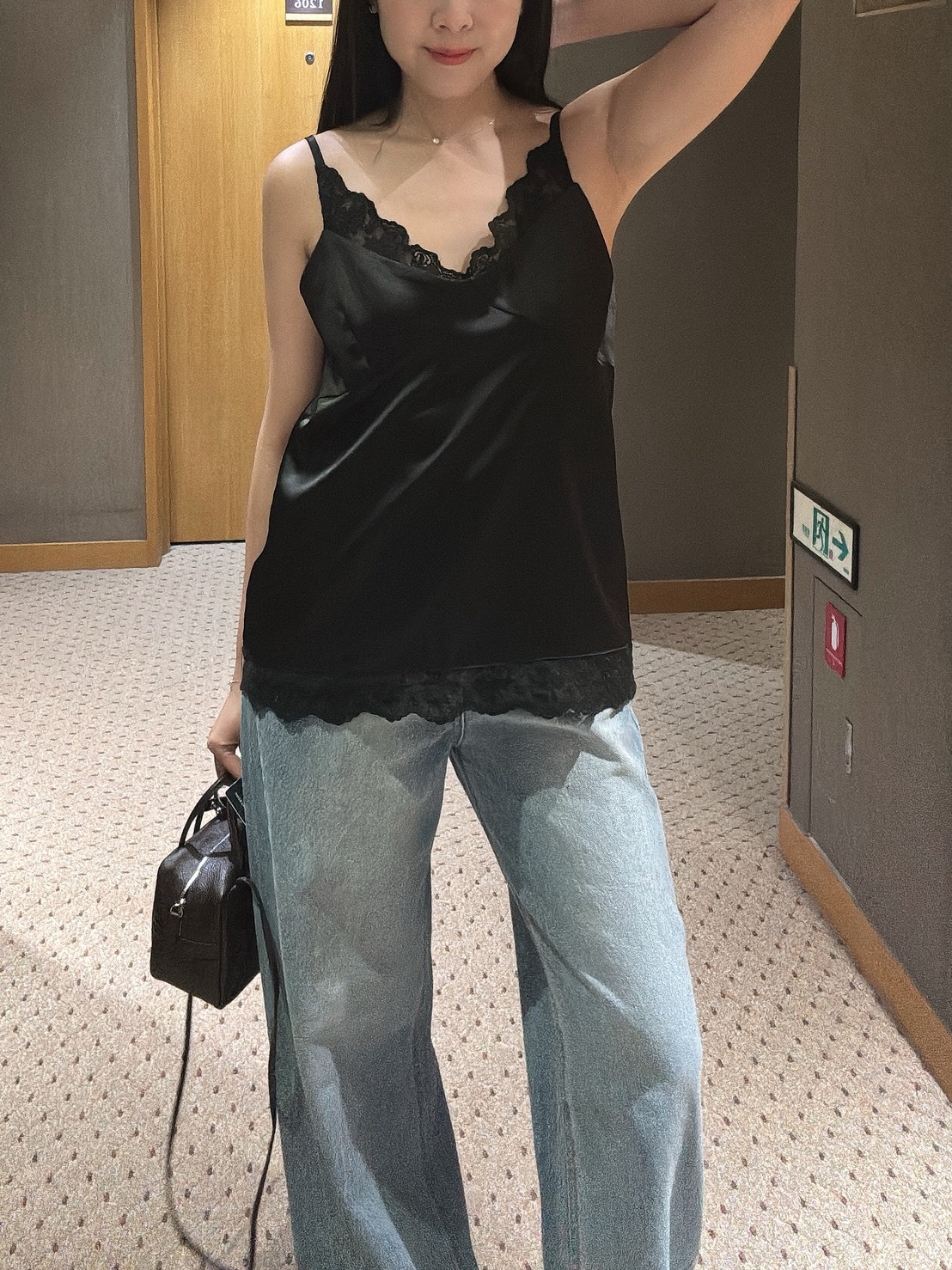 L15 蕾絲緞面背心(奶油/黑/白)