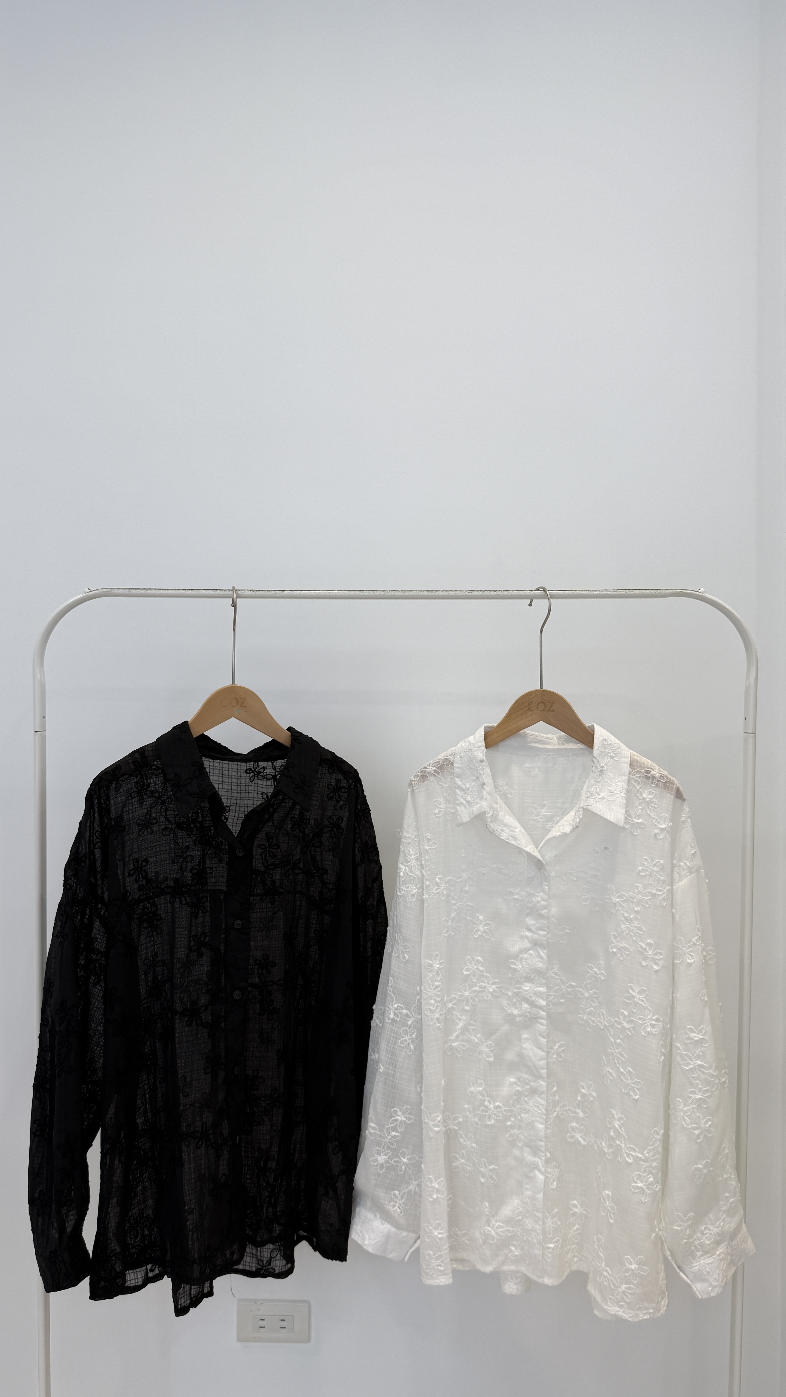 質感滿分！高質感霧透立體刺繡花襯衫 _9012