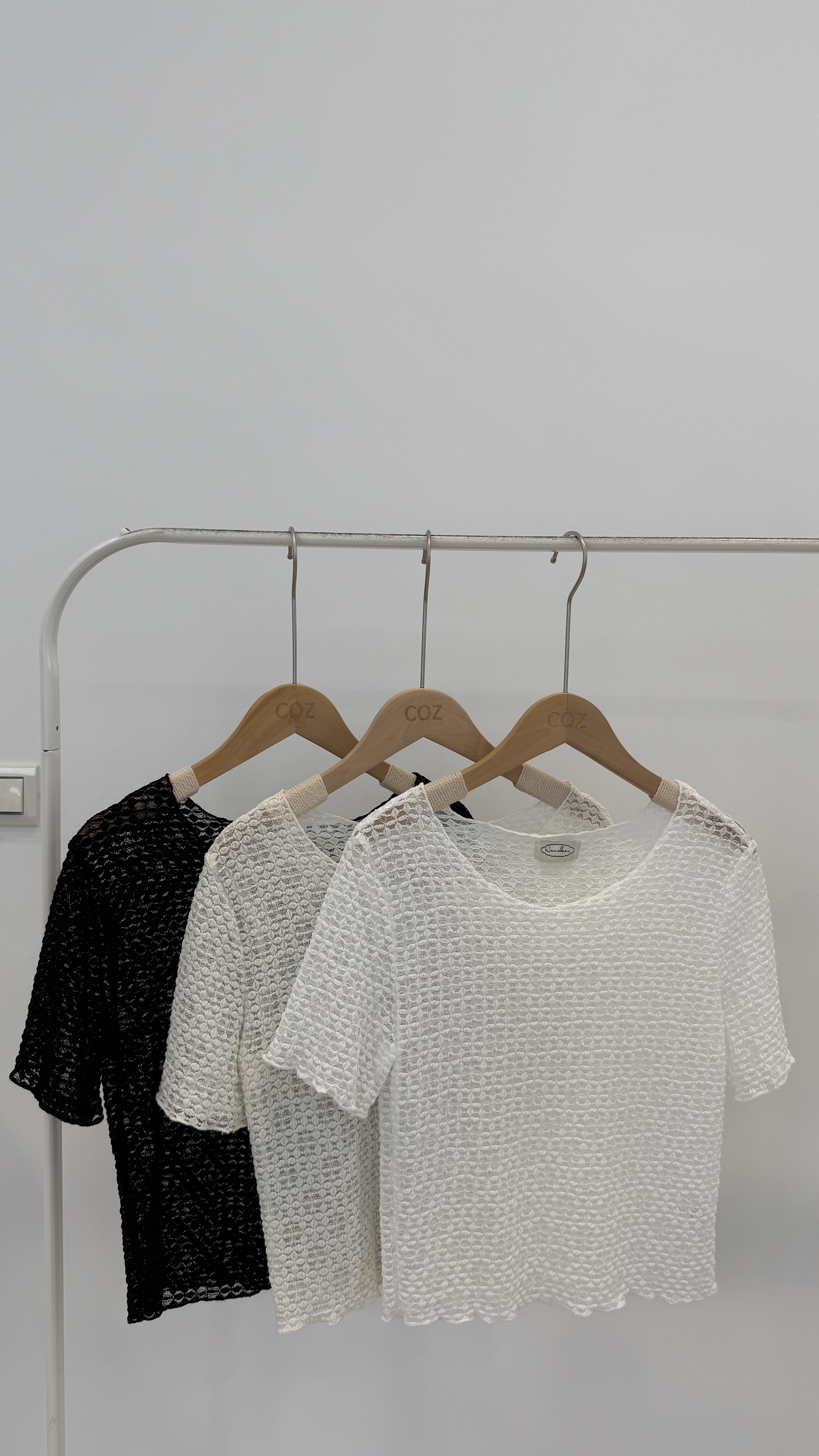 紋理蕾絲花捲邊打底上衣 _8977.1