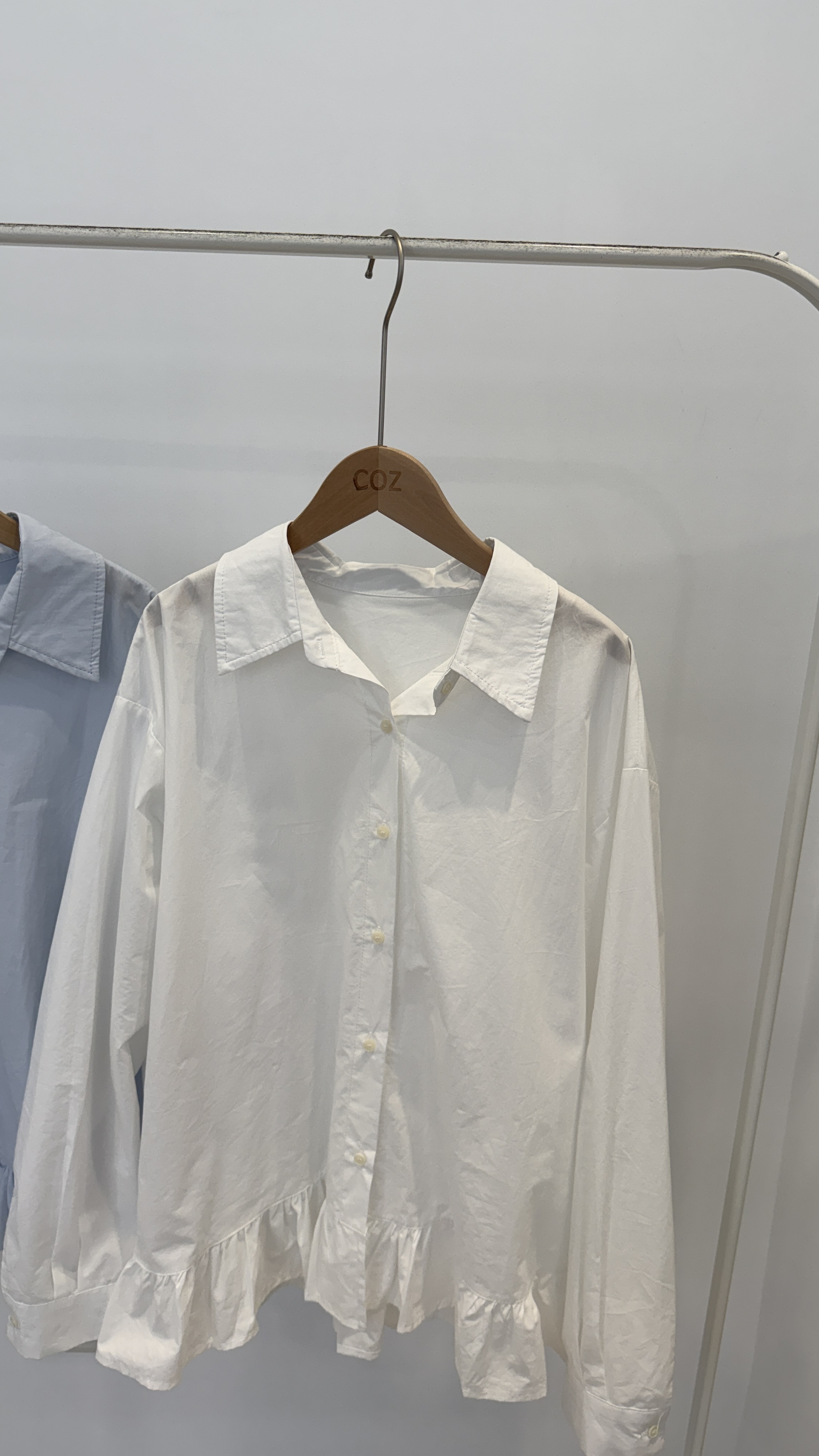 春日氛圍 基礎又有點特別的小花擺襯衫 _6618