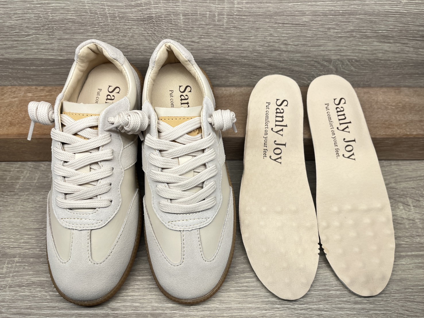 久站族瘋狂回購的隱形按摩師!艾蜜莉德訓鞋獨家高彈力氣墊搭配前側按摩顆粒,均勻釋壓久站不累,上班通勤的最強神隊友。