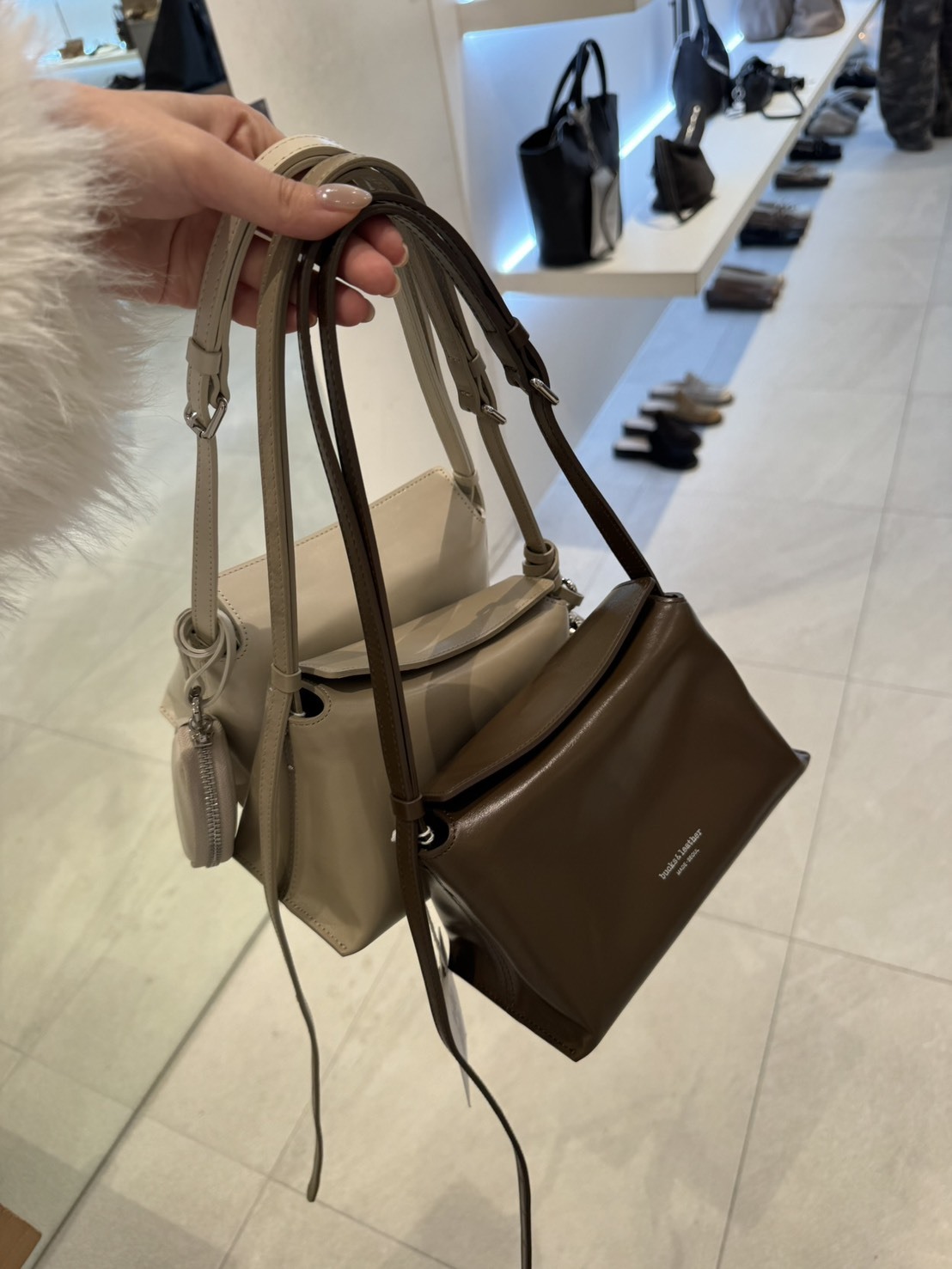 L06 牛皮輕巧小包（奶茶/白/咖）