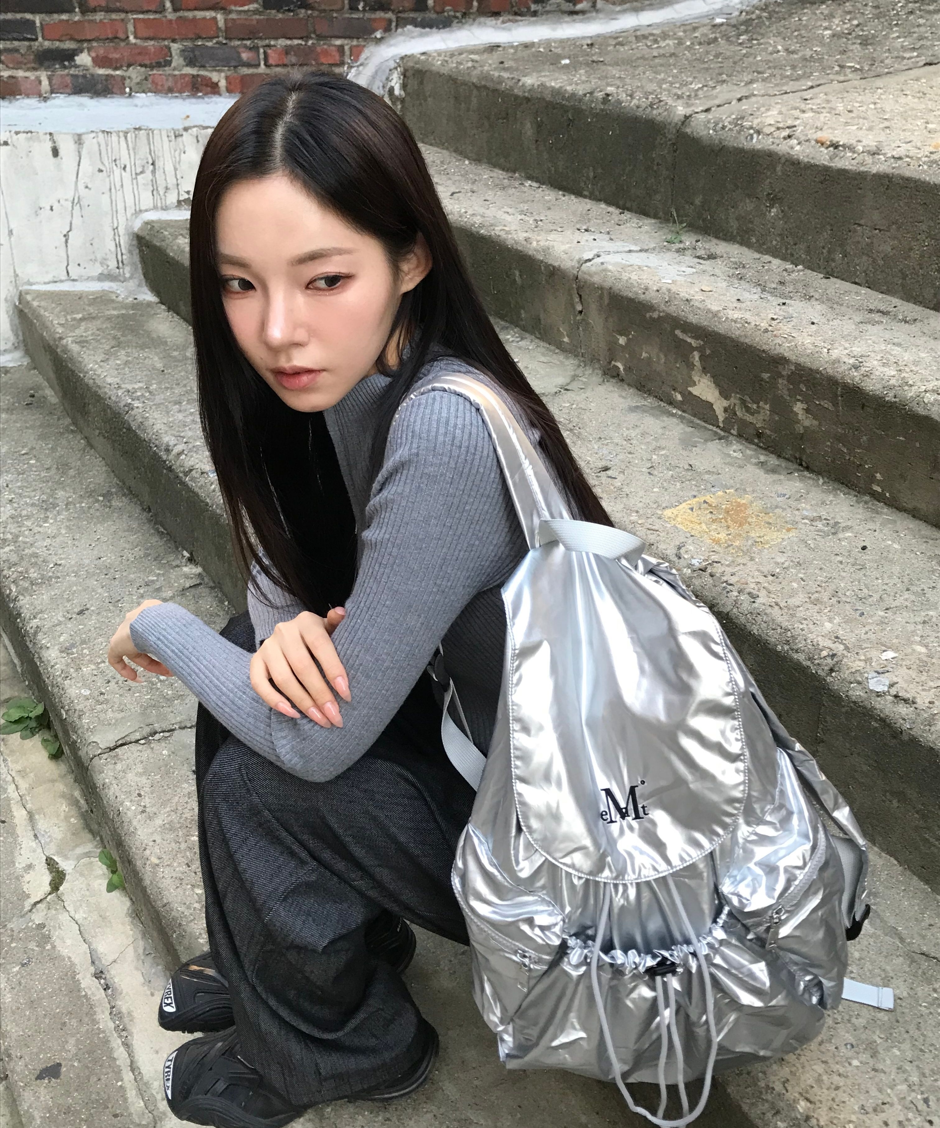 MUCENT SWAN 亮面 後背包  P00000OL