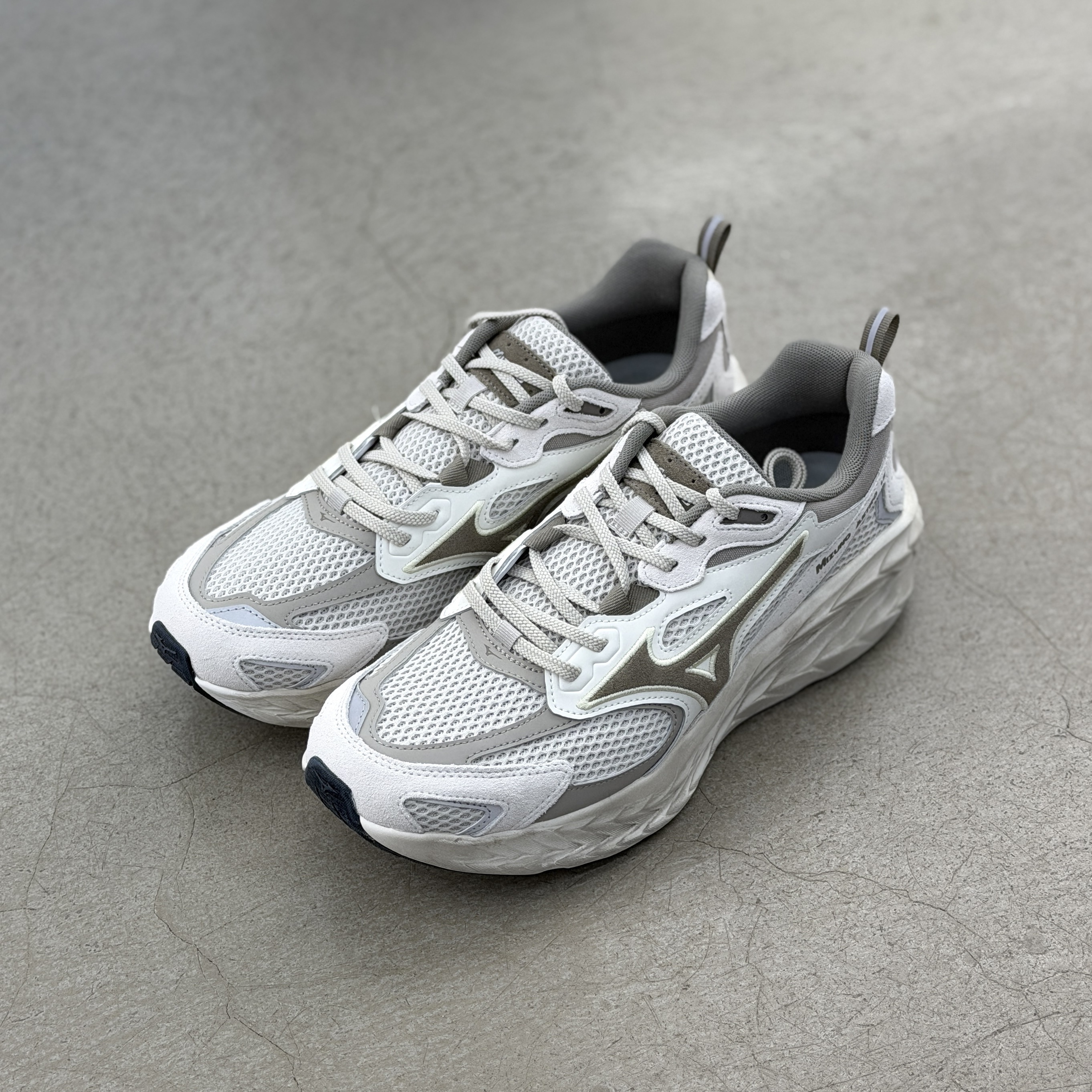 Mizuno Astro LS White Tan l D1GH252109