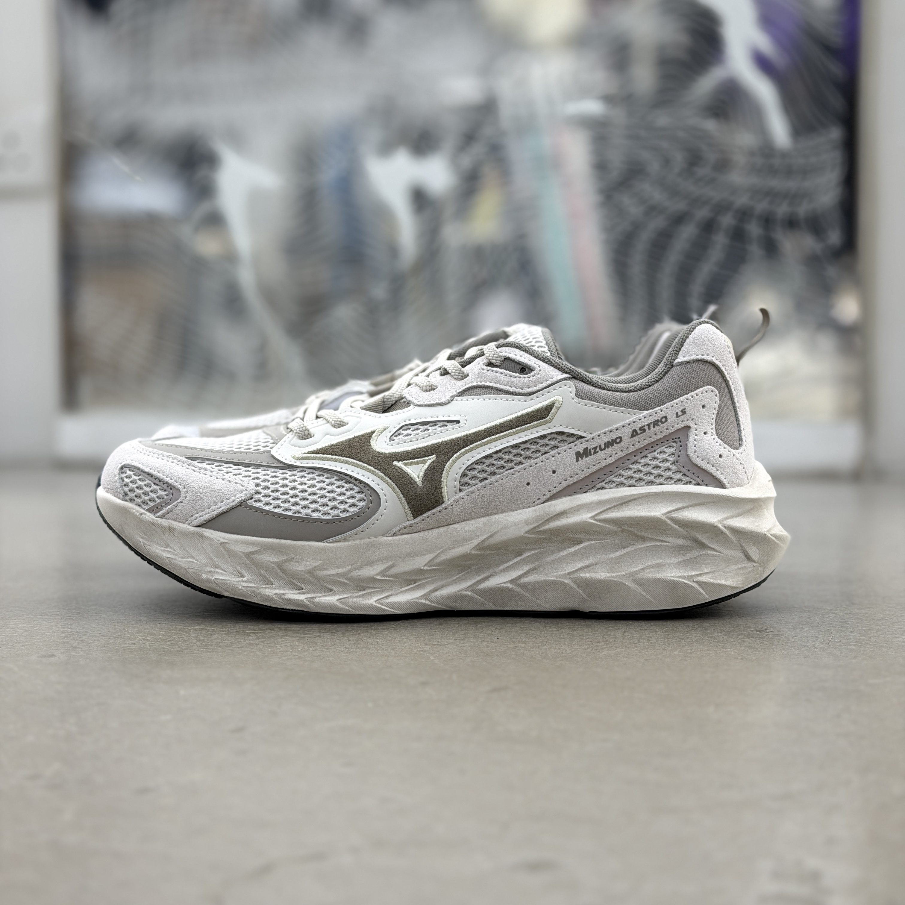 Mizuno Astro LS White Tan l D1GH252109