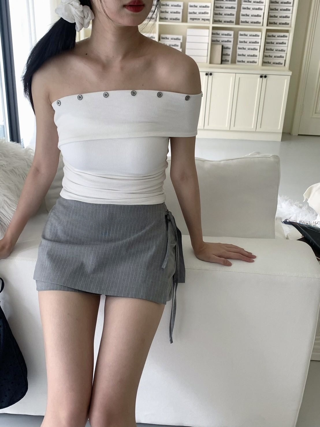 A33 現貨韓式辣妹卯釘平口無袖上衣