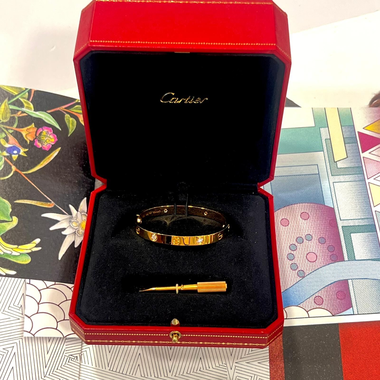未使用品！全新Cartier Love Bracelet Gold DiIamond 卡地亞手鐲4鑽石,750/18K黃金, #BRAND NEW#香榭站正品