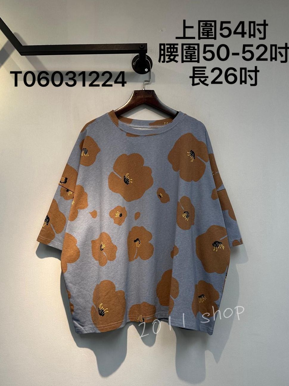 出口日本花花寬鬆TOP 上圍54吋 腰圍50-52吋 長26吋 T06031224