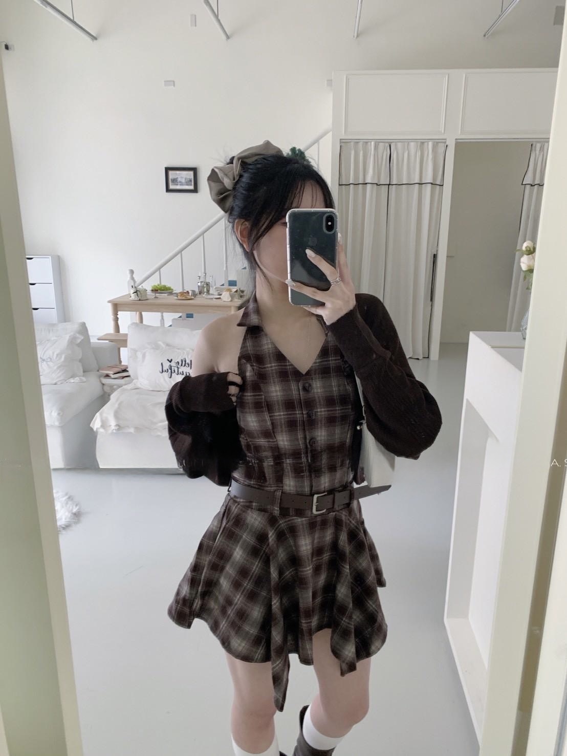 A50 現貨翻領格紋美背不規則兩件式洋裝