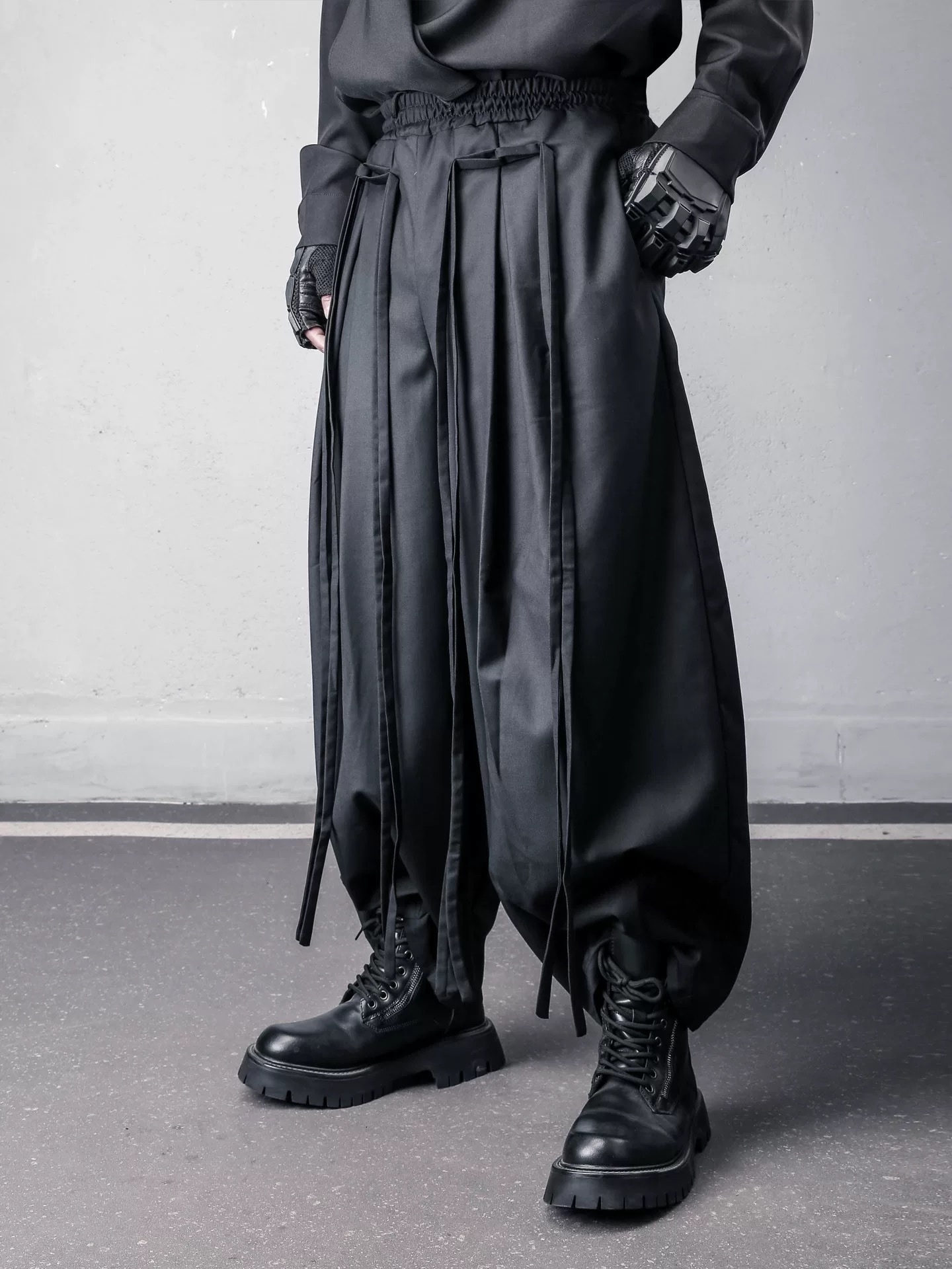 𝙏𝙀𝘾𝙃𝙒𝙀𝘼𝙍 暗黑飄帶拼接直筒九分褲