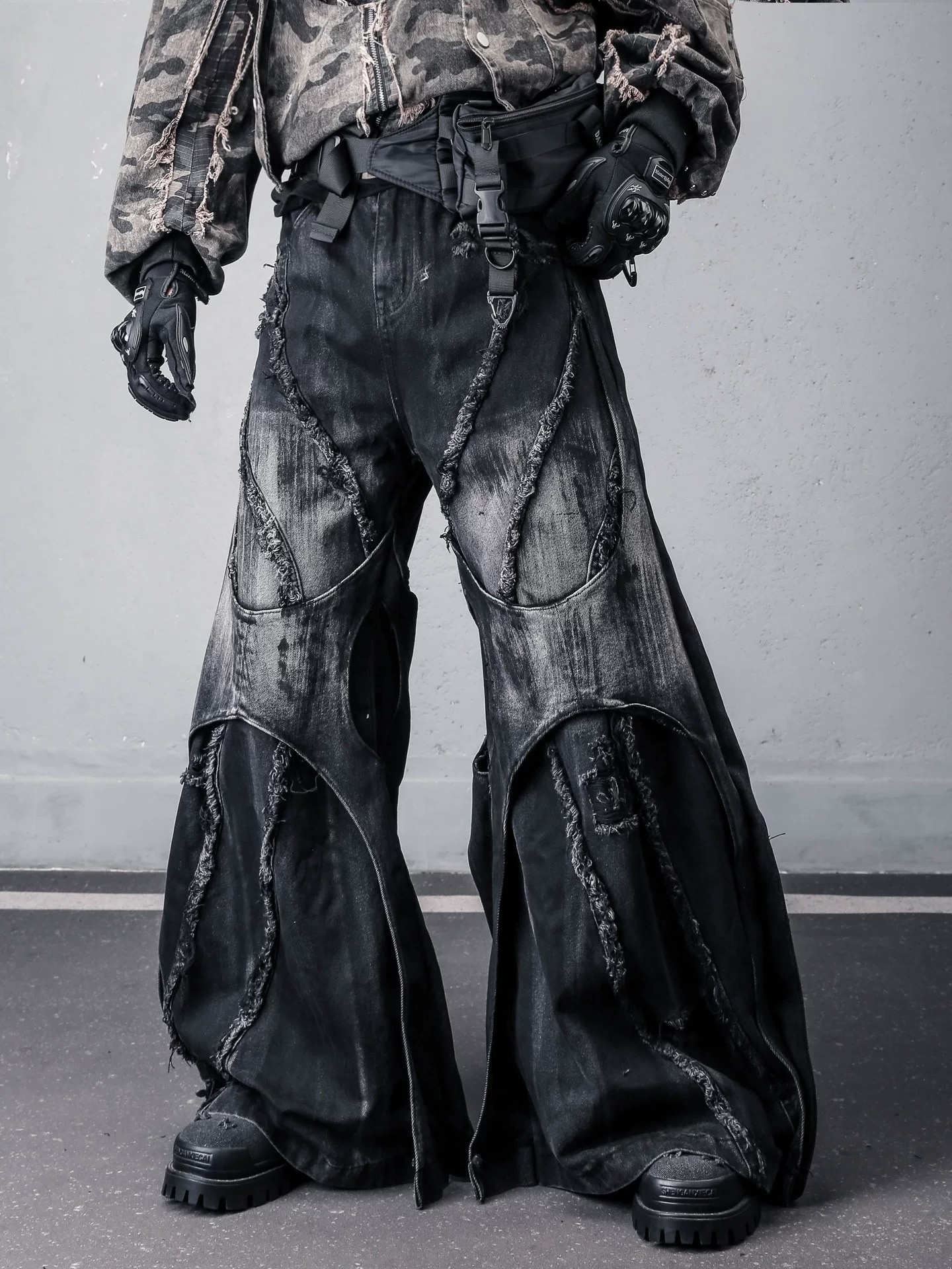 𝙏𝙀𝘾𝙃𝙒𝙀𝘼𝙍 廢土重工破壞假兩件喇叭牛仔褲