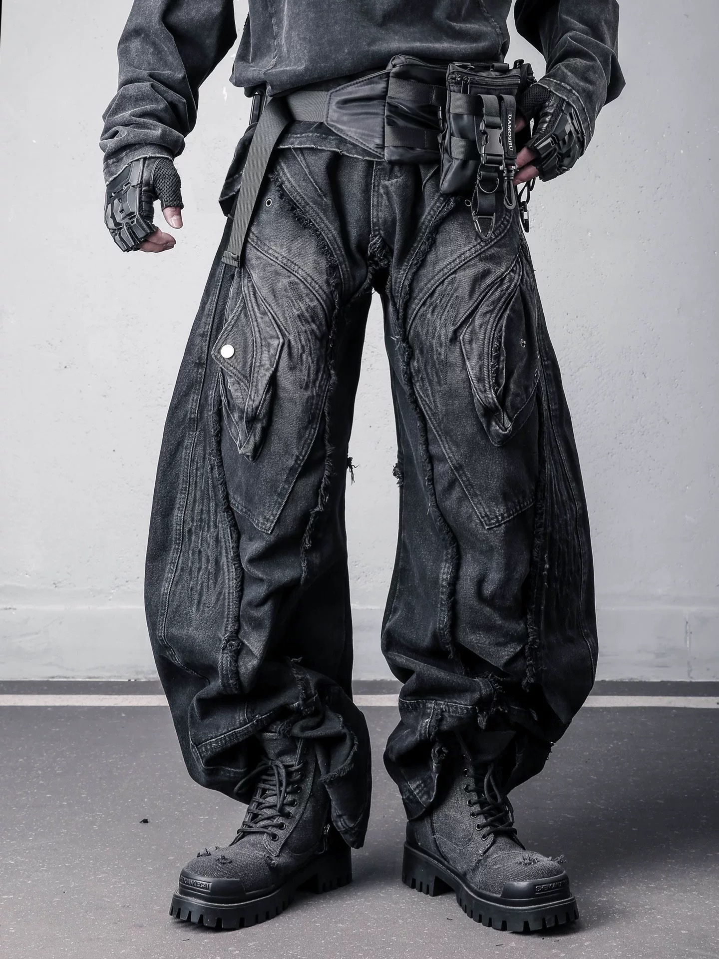 𝙏𝙀𝘾𝙃𝙒𝙀𝘼𝙍 暗黑重工拼接闊腿毛邊彎刀牛仔褲