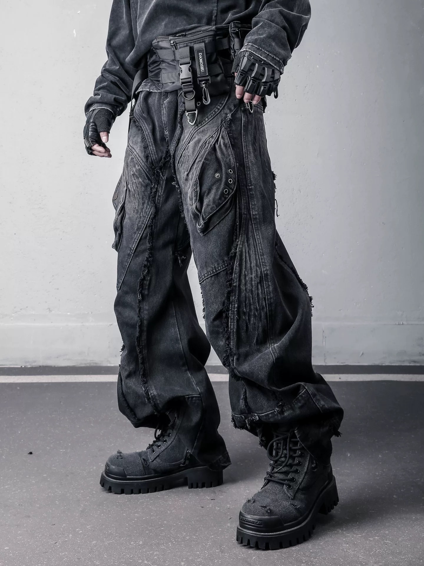 𝙏𝙀𝘾𝙃𝙒𝙀𝘼𝙍 暗黑重工拼接闊腿毛邊彎刀牛仔褲
