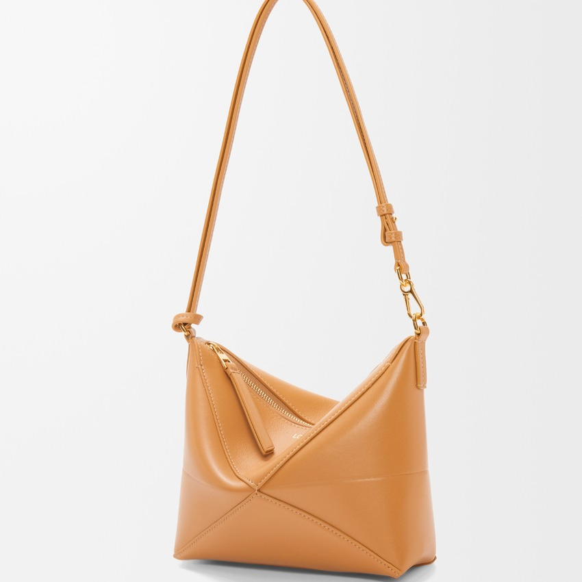 1DA0313-077 [LOEWE] Puzzle Fold Pouch in Shiny Nappa Calfskin Warm Desert #C510PT1X01 . CIL0010973972 (BR)